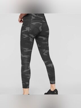 Athleta Camo Contender 7/8 Tight in Powerlift